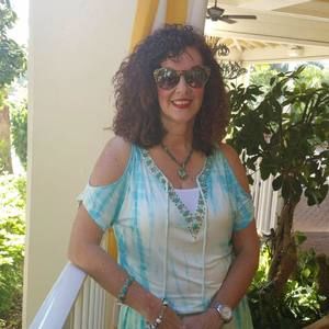 Meet your Posher, Elizabeth